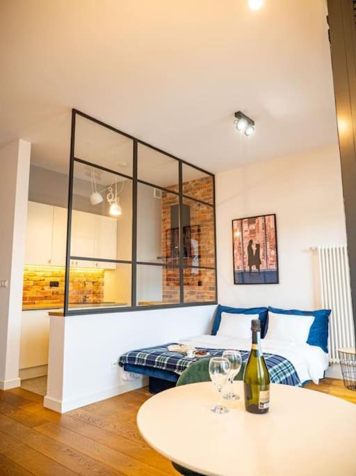 Chic Apartment In Historic Koneser Area Варшава Екстер'єр фото