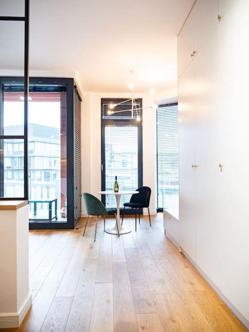 Chic Apartment In Historic Koneser Area Варшава Екстер'єр фото
