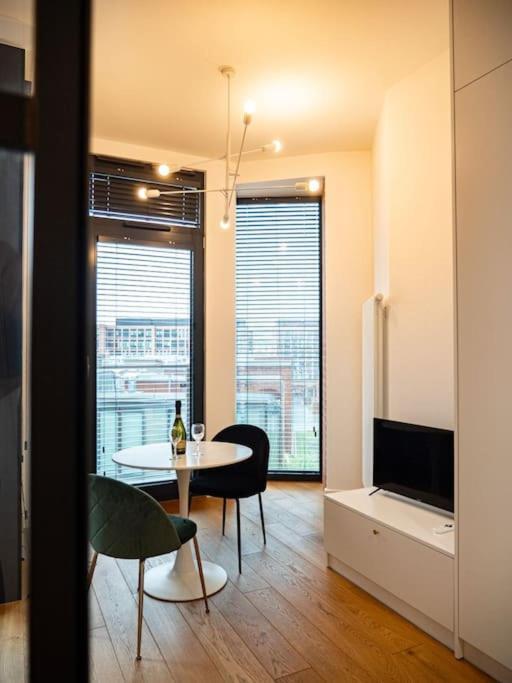 Chic Apartment In Historic Koneser Area Варшава Екстер'єр фото
