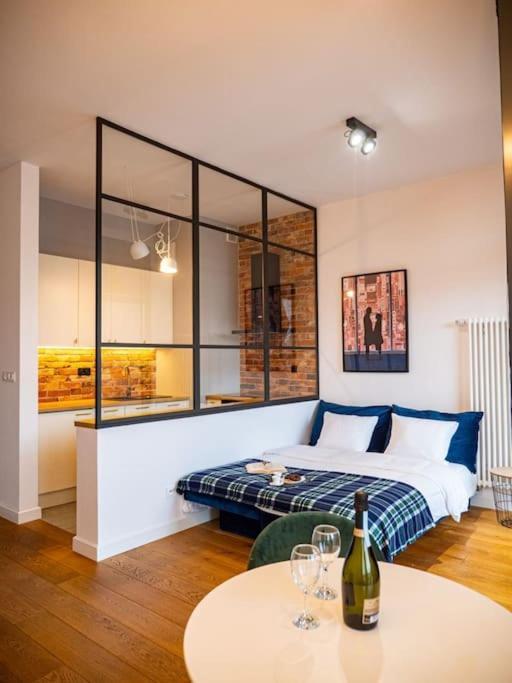 Chic Apartment In Historic Koneser Area Варшава Екстер'єр фото