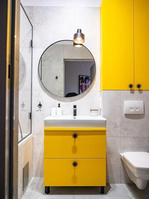 Chic Apartment In Historic Koneser Area Варшава Екстер'єр фото