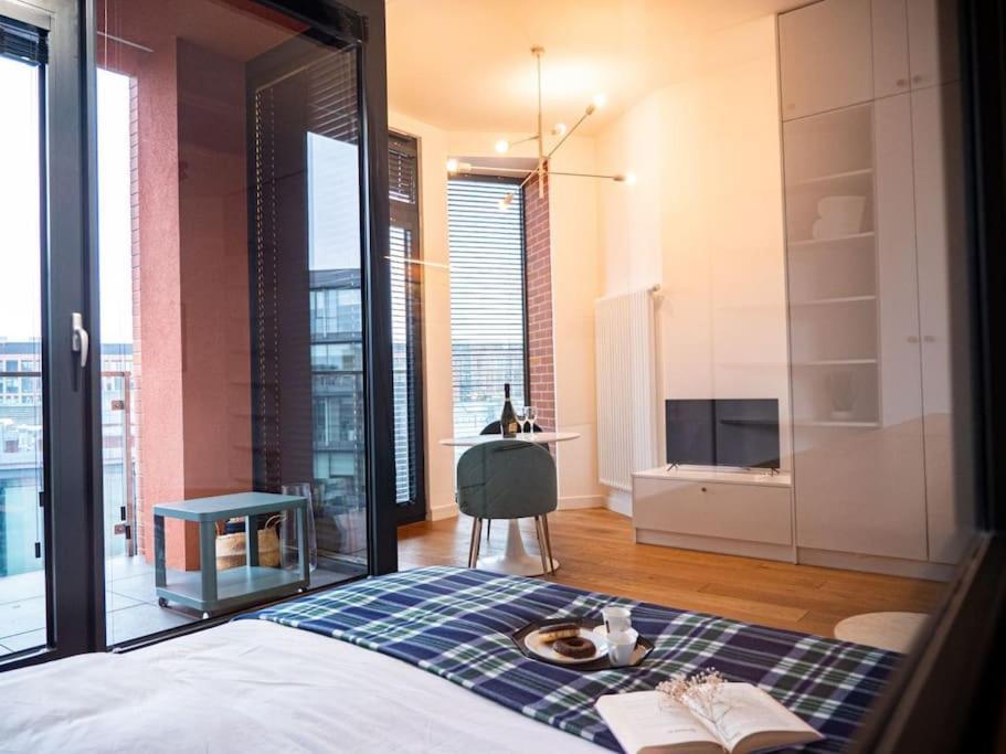 Chic Apartment In Historic Koneser Area Варшава Екстер'єр фото
