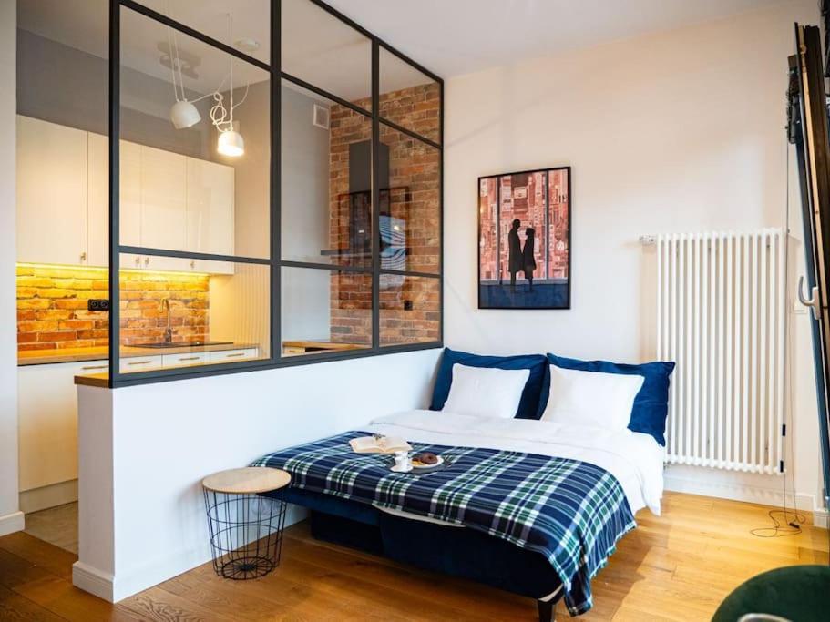 Chic Apartment In Historic Koneser Area Варшава Екстер'єр фото