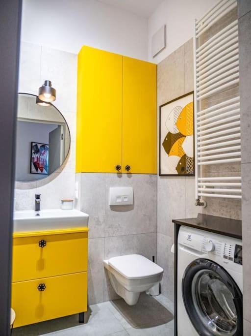 Chic Apartment In Historic Koneser Area Варшава Екстер'єр фото